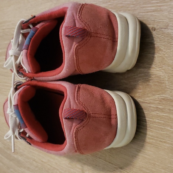 New Balance size 7 sneakers - Picture 2 of 4